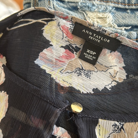 Ann Taylor Blouse - Picture 4 of 4